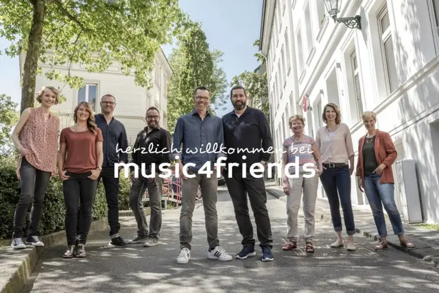 Kurzfilm Goodfellas Band in der Galerie 1, professionelle Musikgruppe im Einsatz.